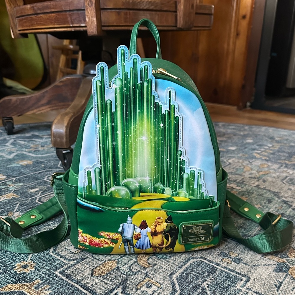 Loungefly Wizard of Oz backpack 💚✨